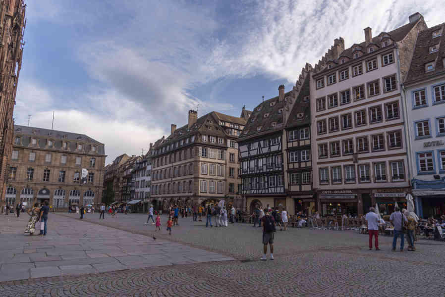 Francia - Alsacia 002 - Estrasburgo - plaza de la Catedral.jpg